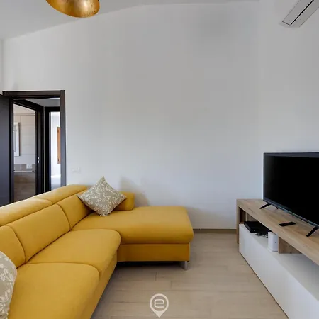 Apartment Mandarin 6 *